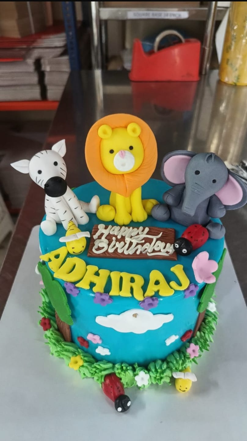 Customer photo review of Jungle Theme Cake for Kids