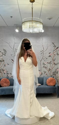 Customer photo review of Simple Raw Edge Drop Veil with Blusher: Fingertip, Chapel & Cathedral - GABRIELLA