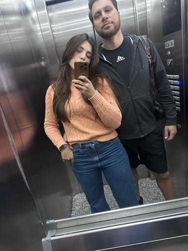 Mariana R. review of Calça Jeans Reta Araçá Azul Médio image 1 out of 3