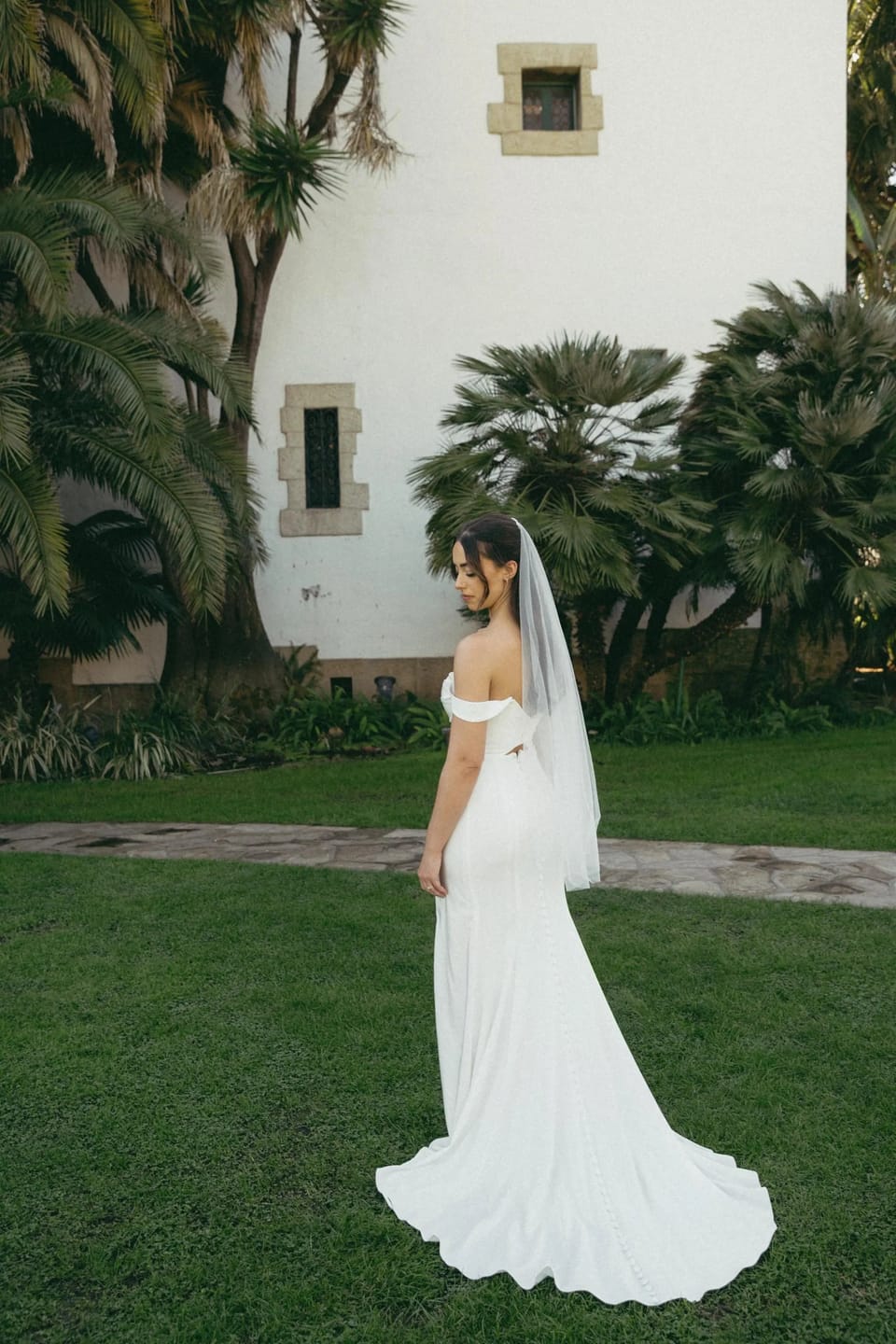 Customer photo review of Sheer Minimalist Veil with Raw Edge: Fingertip to Cathedral Length - NOA