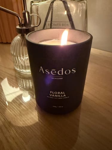 Customer photo review of FLORAL VANILLA CANDLE