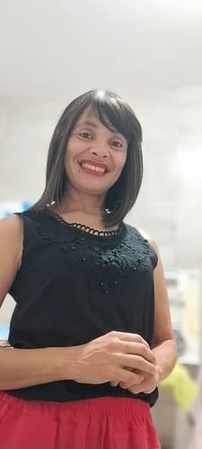 Customer photo review of Peruca Vicky Castanho Luzes com Franja