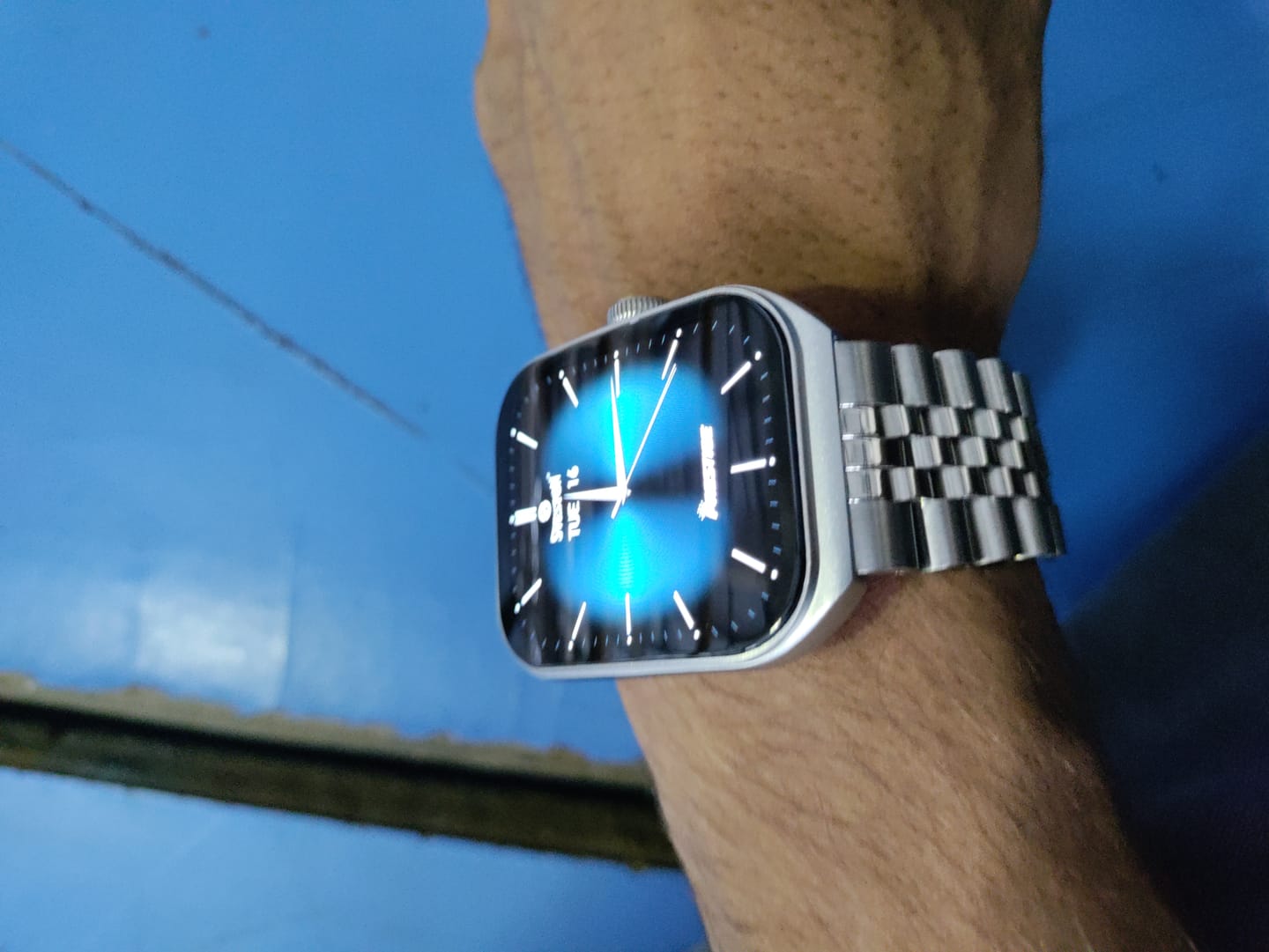 Customer photo review of Prestige Chain Smartwatch + Silicon Strap