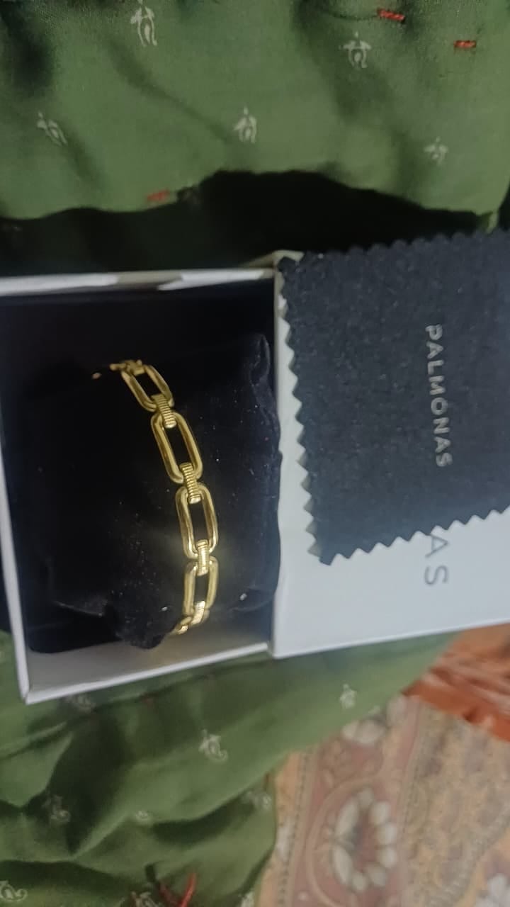 Customer photo review of Minimalist Gold Link Bracelet