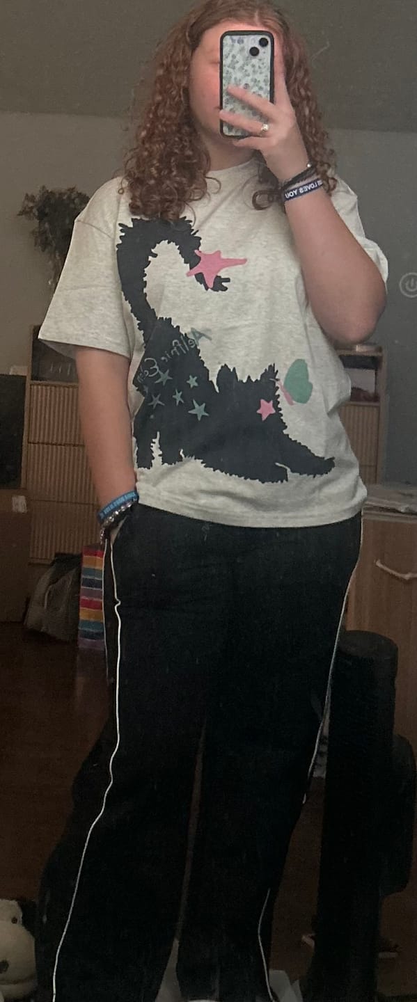 Customer photo review of Aelfric Eden Kitten Graphic Tee