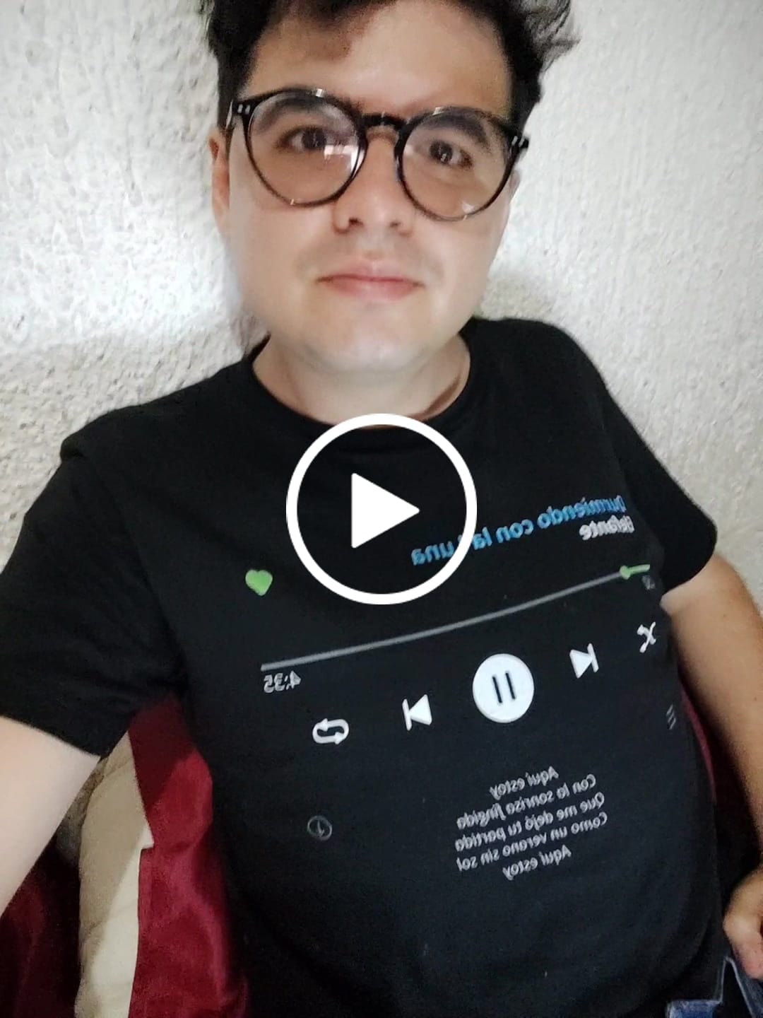 Customer video review of Playera Canción Personalizada