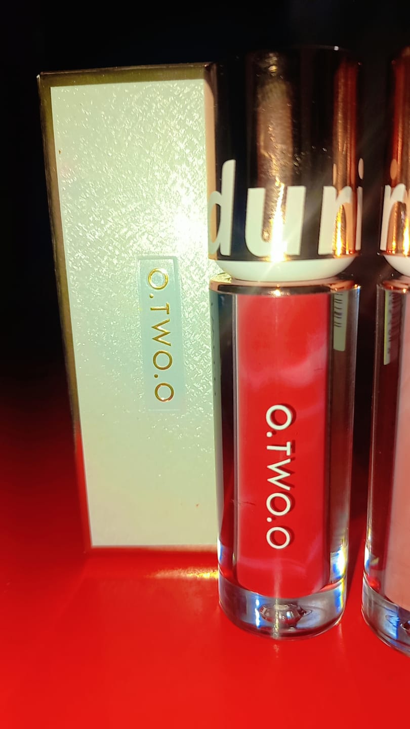 Customer photo review of O.TWO.O ULTRA STAY LOLEPOP LIPSTICK