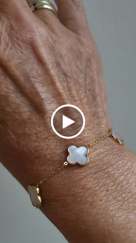 Customer video review of Clover Perlmutt Armband | 18K vergoldet