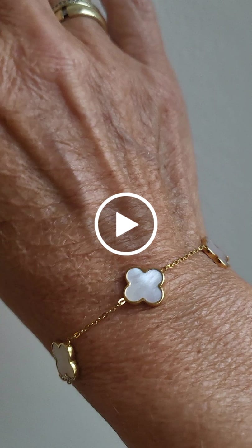 Customer video review of Clover Perlmutt Armband | 18K vergoldet