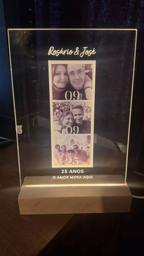 Customer photo review of Lâmpada c/ 3 Fotografias Polaroid & Data Especial (P&B)