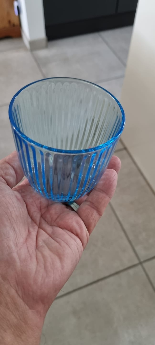 Customer photo review of Bormioli Rocco Waterglazen Line Blauw - 290 ml - 6 stuks
