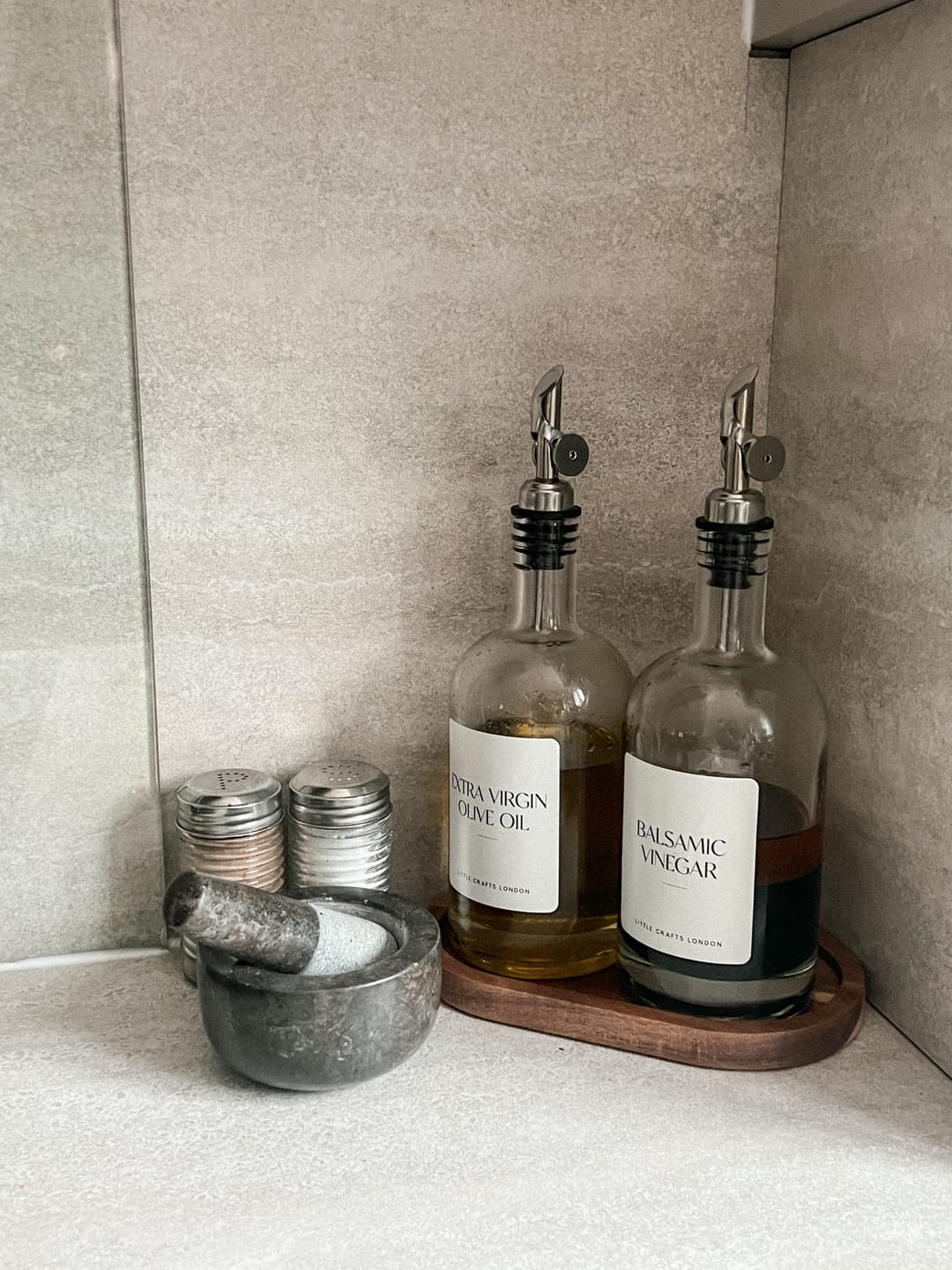 Customer photo review of Set of 2 Round Glass Oil Bottle 500 ML & Oval Tray