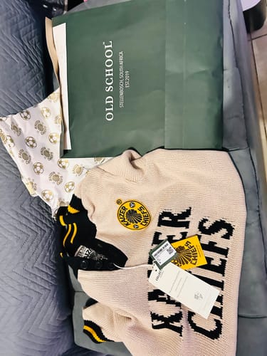Customer photo review of Kaizer Chiefs Heritage 3 Button Polo Knit SS Ivory