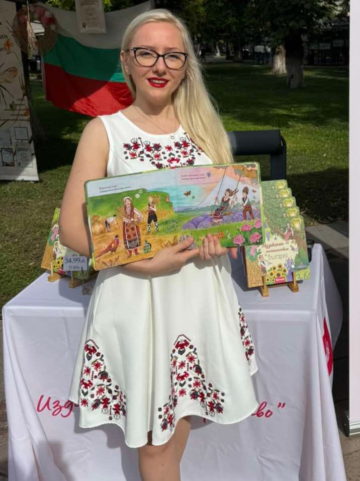 Customer photo review of Къса рокля със самоковска шевица