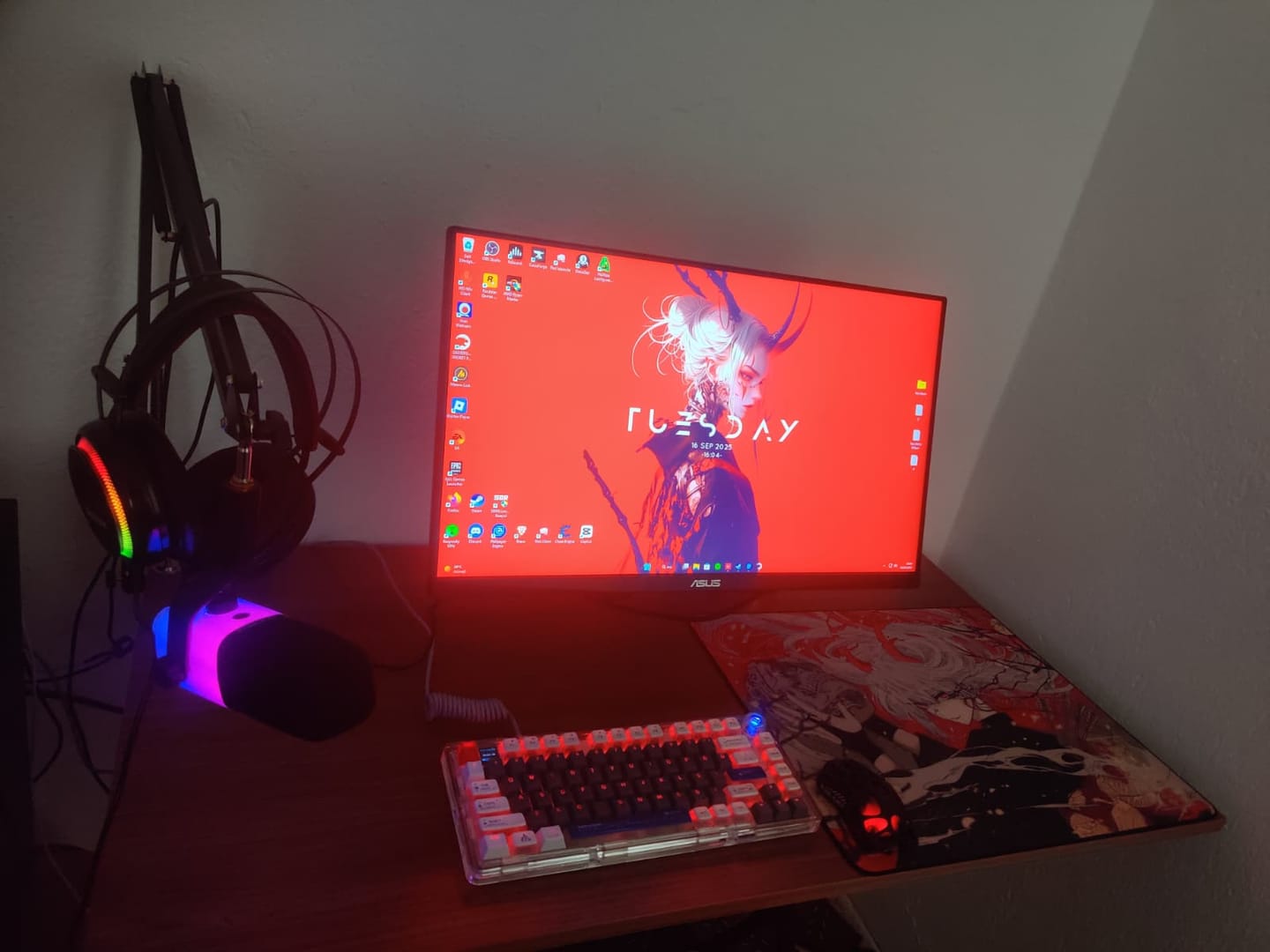 Customer photo review of AbyssGaming Crimson Remains Mousepad