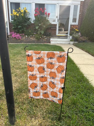 Customer photo review of Subtle FDT Autumn Pumpkin Garden Flag
