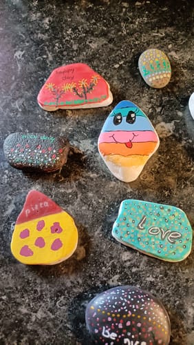 Customer photo review of Starterspakket Happy Stones + App om ze te volgen | Alles-in-1 | Stenen schilderen