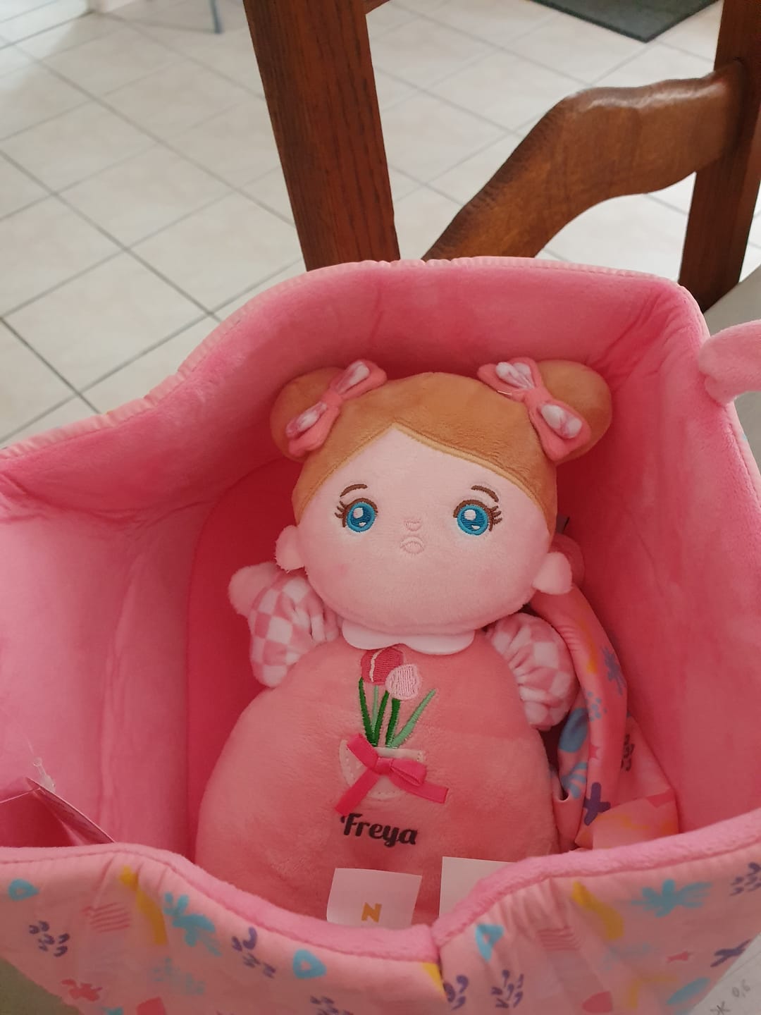 Customer photo review of Mini Personnalisée Poupée en Peluche avec Yeux Bleus Ouverts & Ensemble-cadeau