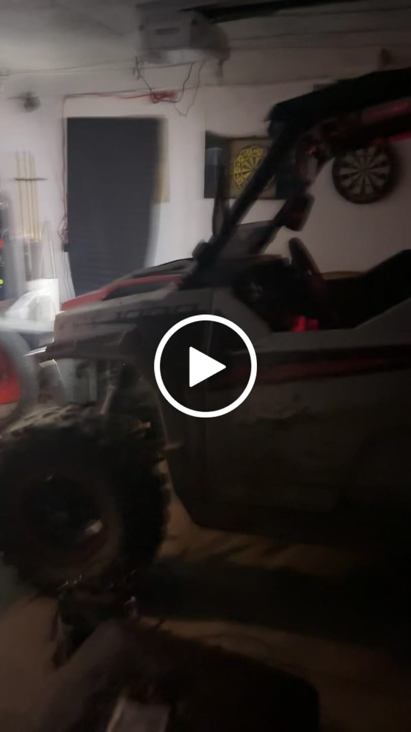 Customer video review of UTV Sound Bar RGB 25'' Bluetooth Multicolor Lights 500W Amplifier 1.25''-2'' Roll Bar
