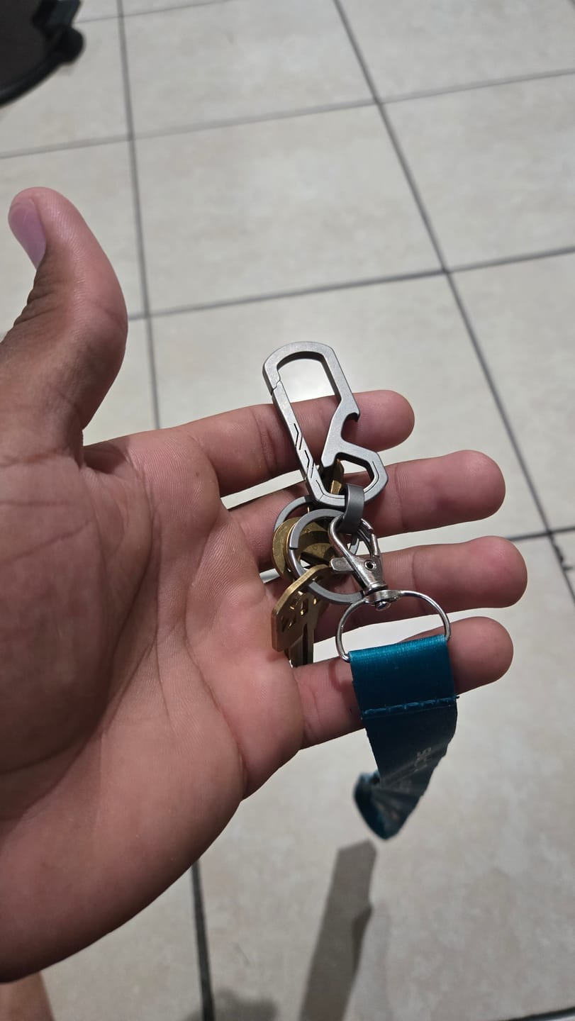 Customer photo review of 80Eighty® Titanium Keychain Clip