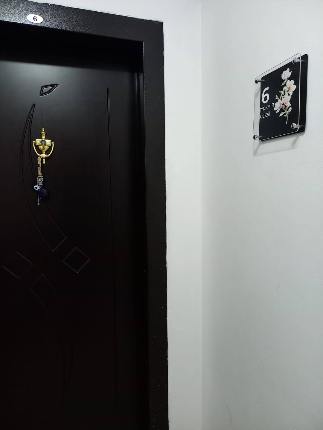 Customer photo review of Kişiye Özel Manolya Çiçekli Kapı İsimliği