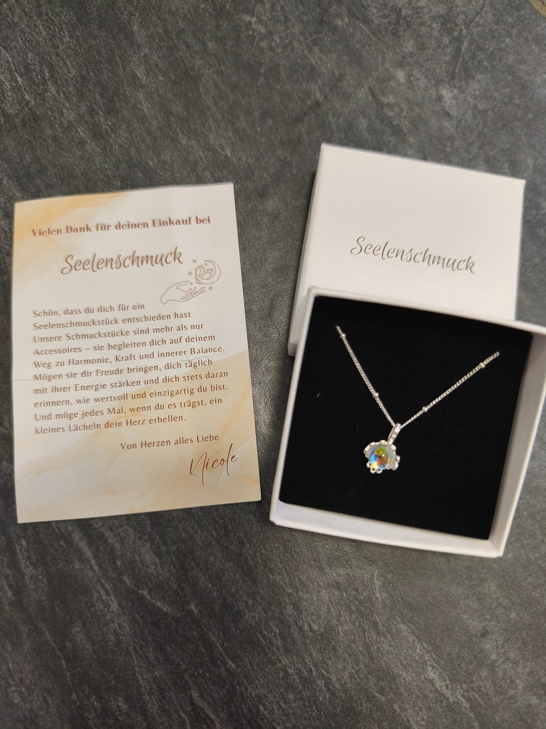Customer photo review of Mondstein Halskette - Rundschliffanhänger