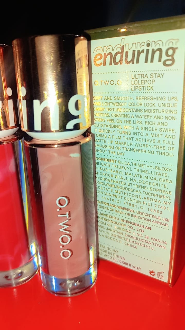 Customer photo review of O.TWO.O ULTRA STAY LOLEPOP LIPSTICK