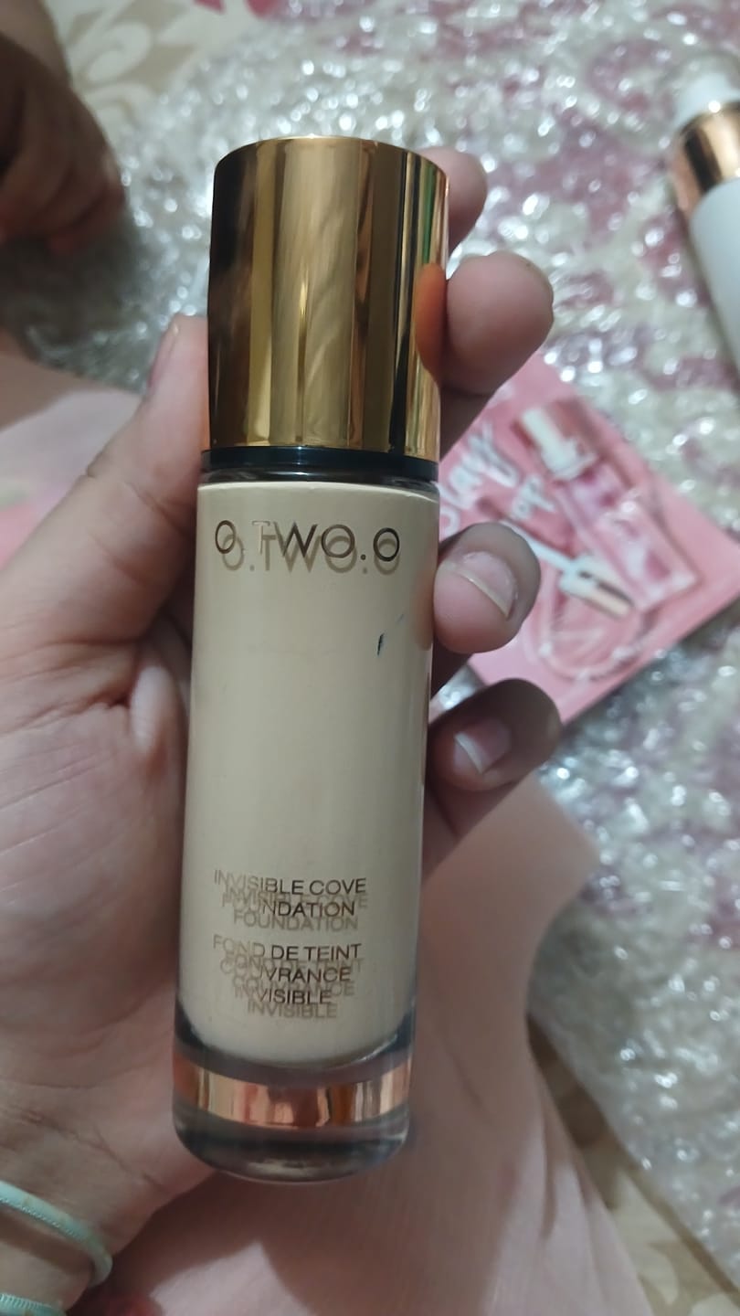 Customer photo review of O.TWO.O INVISIBLE COVER FOUNDATION