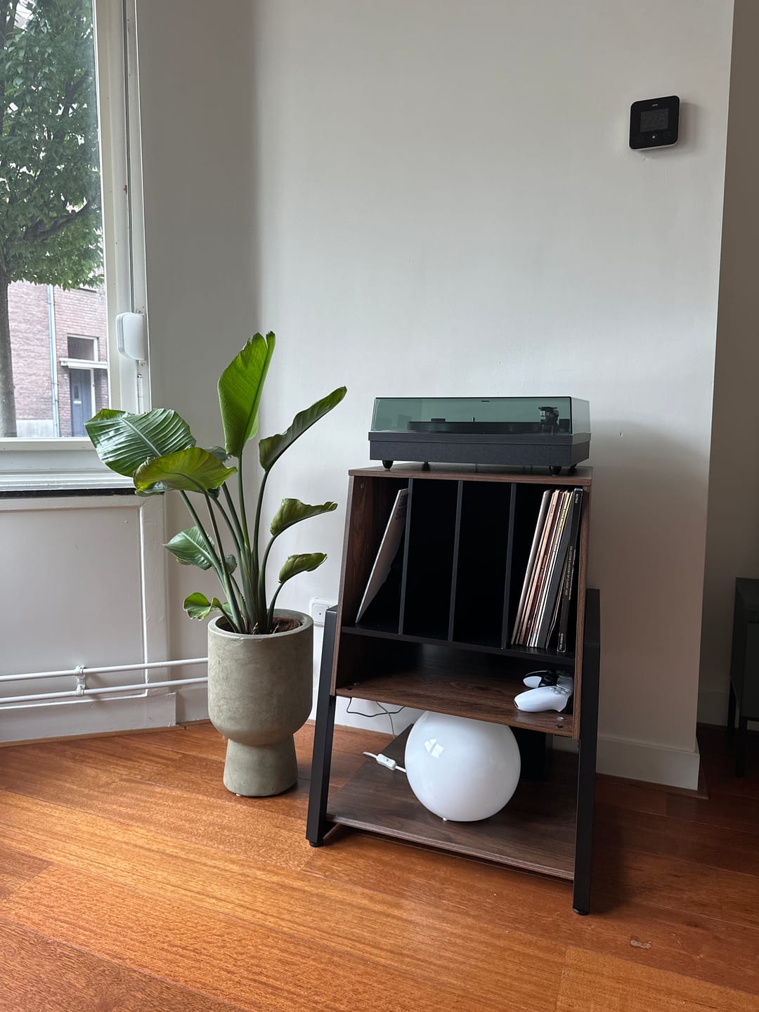 Customer photo review of Eiffel RS05 Record Player Stand