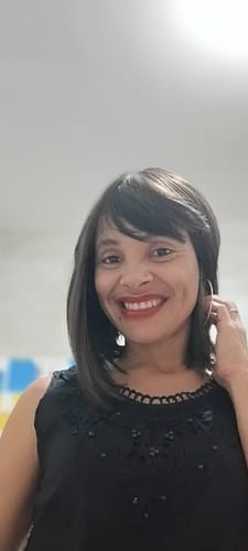 Customer photo review of Peruca Vicky Castanho Luzes com Franja