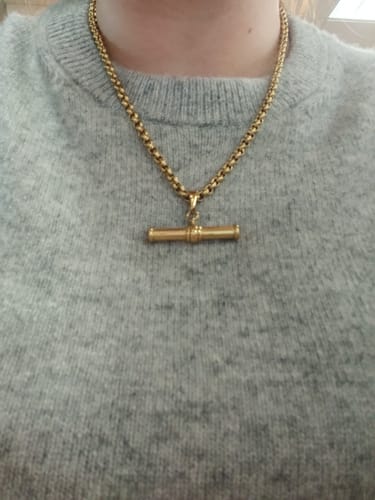 Customer photo review of XL T-Bar Necklace