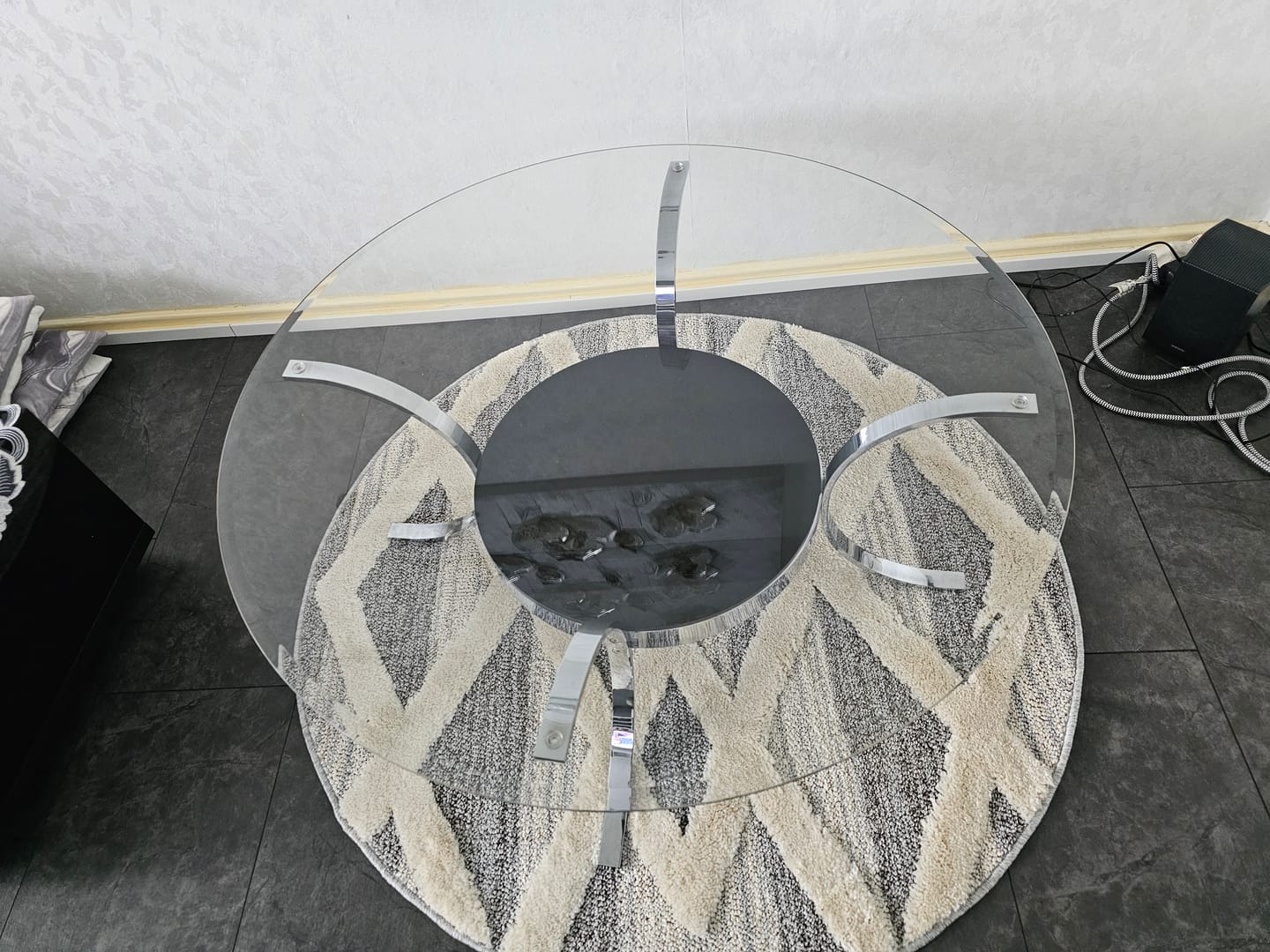 Customer photo review of Glasplatte Tisch Sicherheitsglas für Esstisch, Gartentisch, Weinfass - Rund