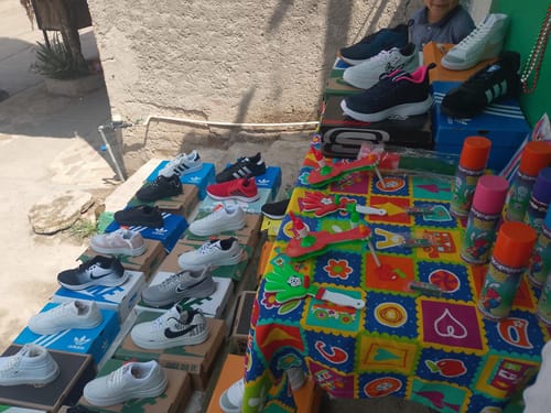 Graciela B. review of Tenis 175 Bota Negro Blanco image 1 out of 1