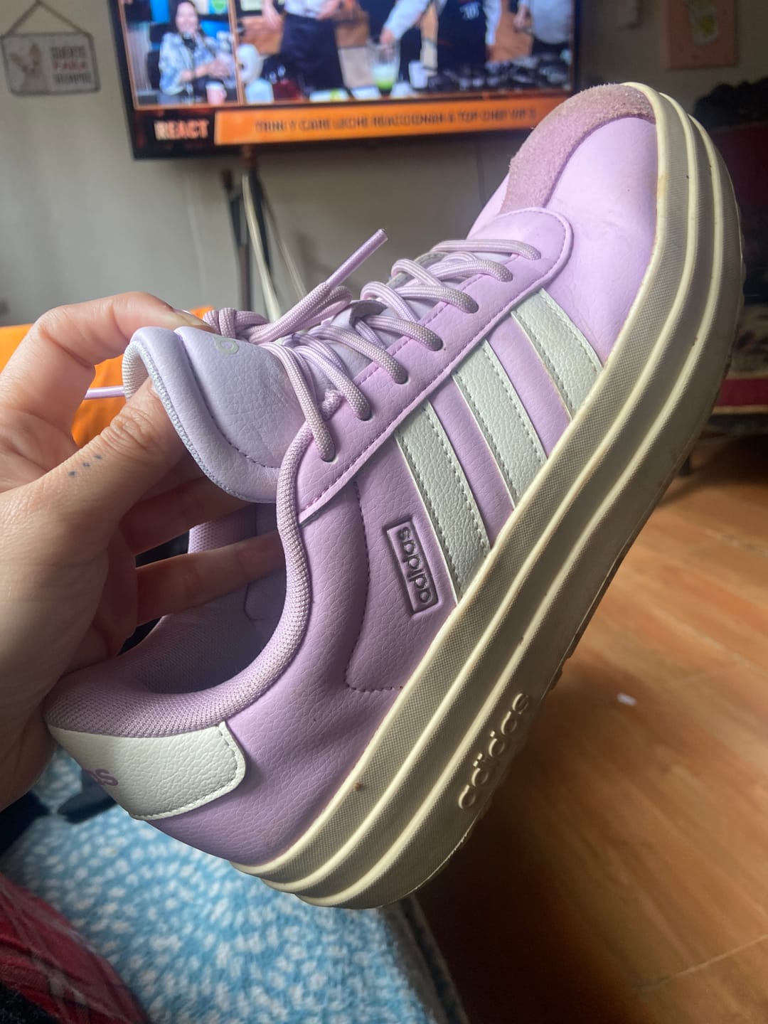 Customer photo review of Zapatilla Adidas Vl Court Bold Plataforma Mujer Morado/Blanco/Suela Beige