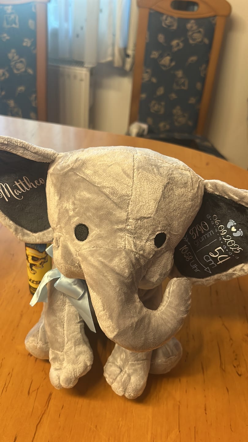 Customer photo review of Kuschel Elefant - Baby-Stofftier