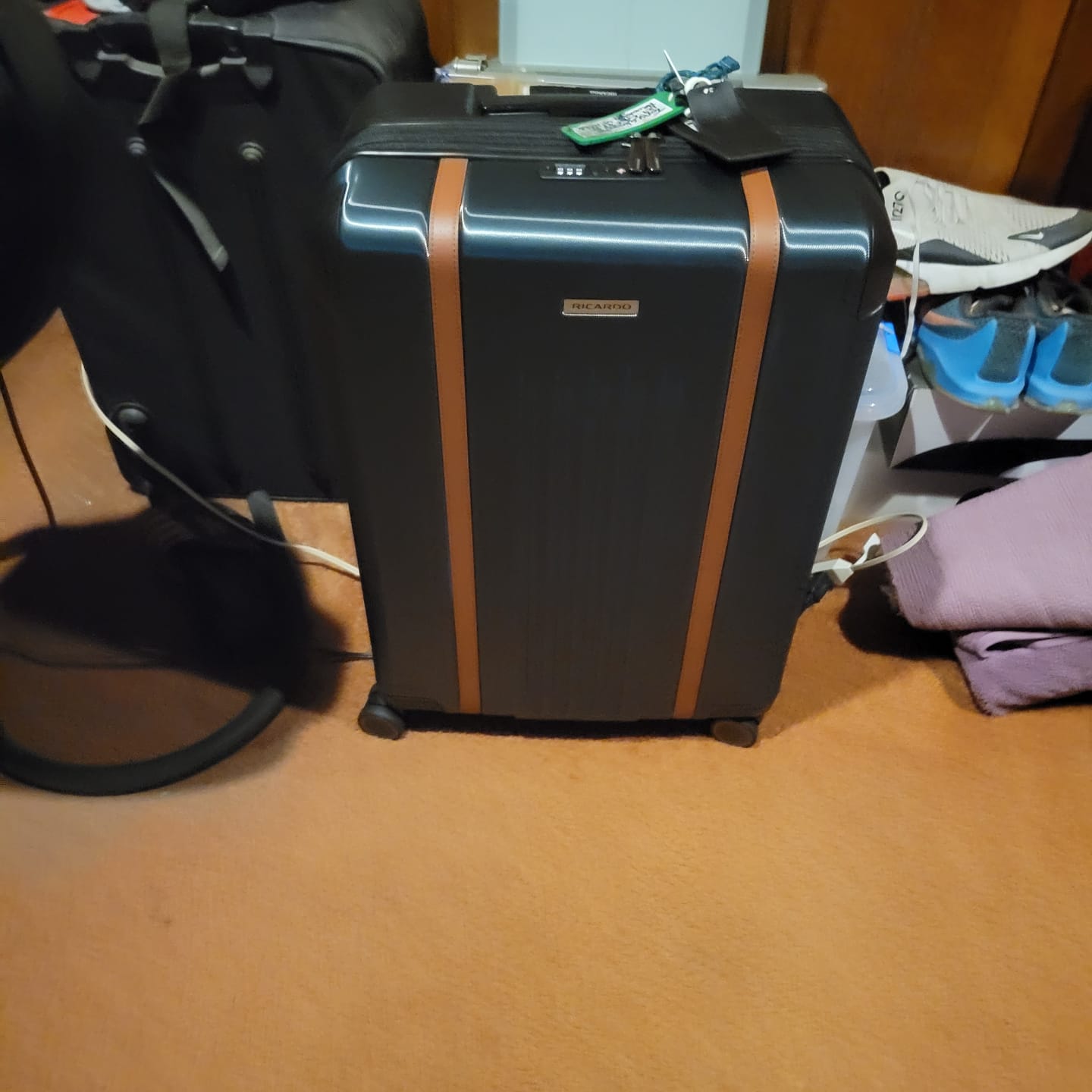 Customer photo review of Montecito 2.0 Hardside Medium Check-in Expandable Spinner