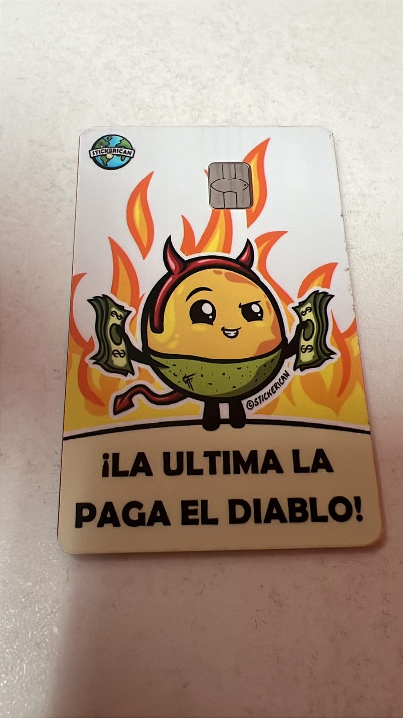 Customer photo review of La Última La Paga el Diablo - Sticker para Tarjeta de Crédito