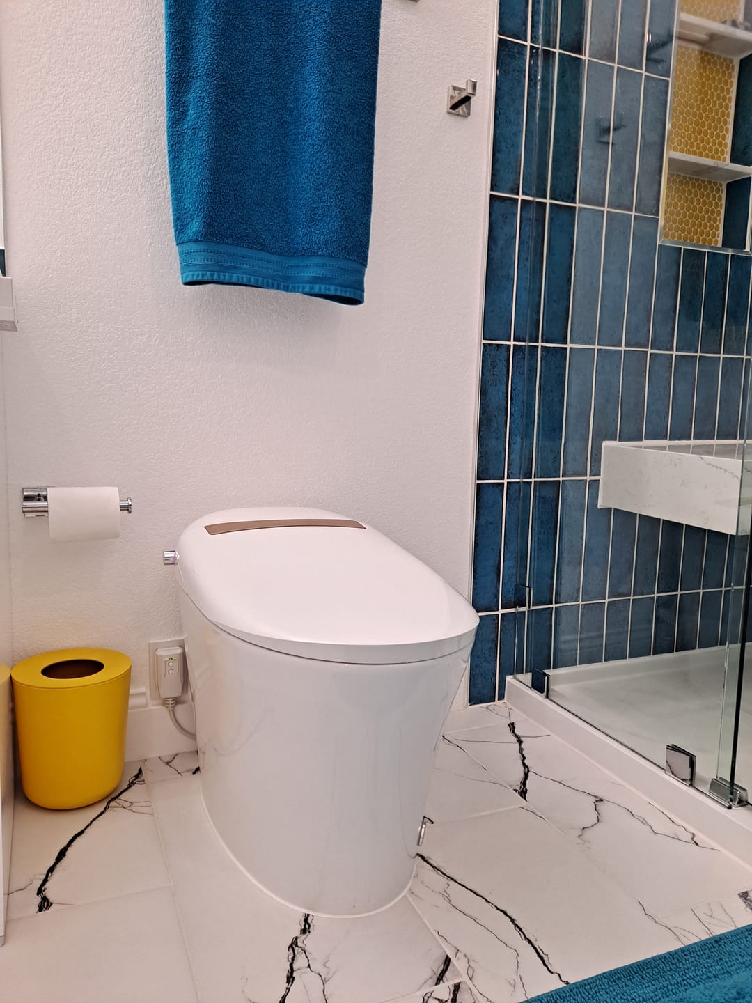 Customer photo review of Bathroom Bin 4.5 L - Lemon