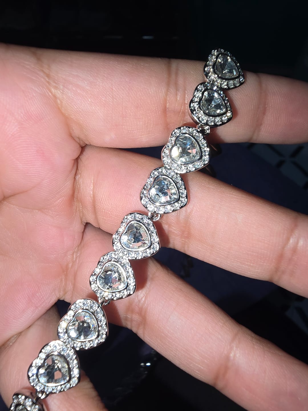 Customer photo review of COLLAR SWAROVSKI TENIS CORAZONES BLANCOS ARIANA GRANDE + KIT DE REGALO