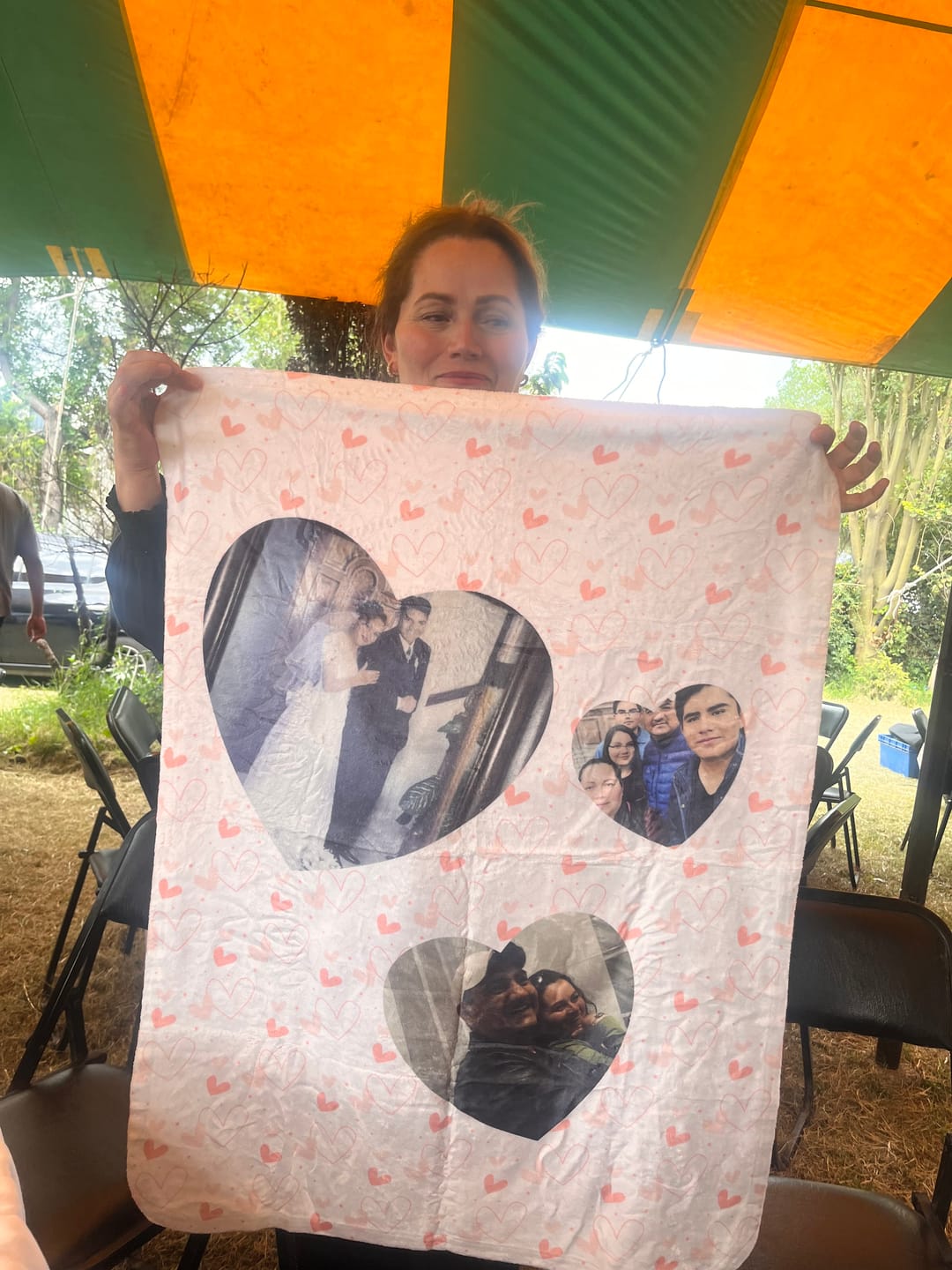 Customer photo review of Cobija frazada personalizable tres corazones