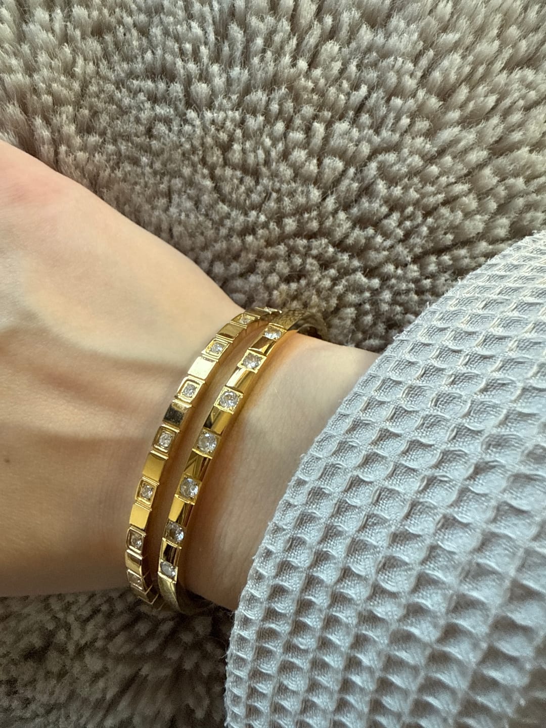 Customer photo review of Nisma Armreif | 18K vergoldet