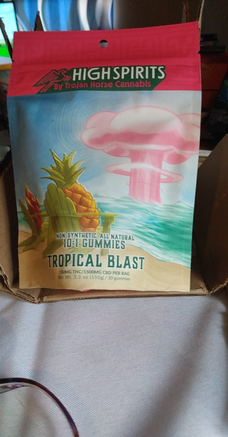 Customer photo review of Tropical Blast Live Resin Gummies 30mg