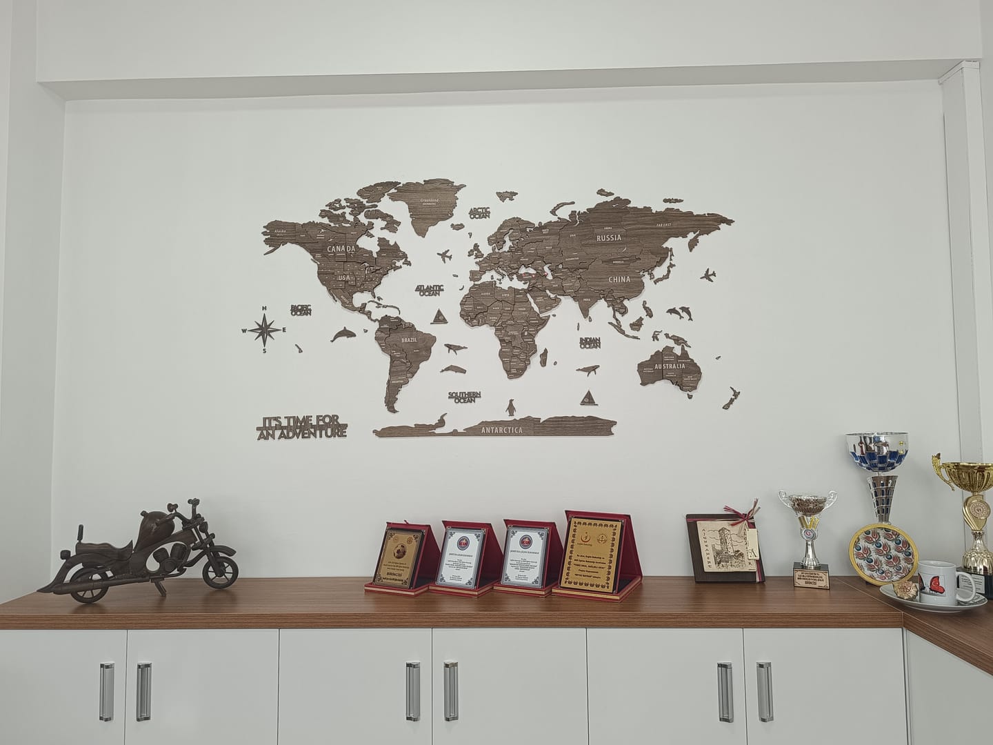 Customer photo review of Ahşap Dünya Haritası - Çok Katmanlı 3D Ahşap Duvar Dekoru (Betül)