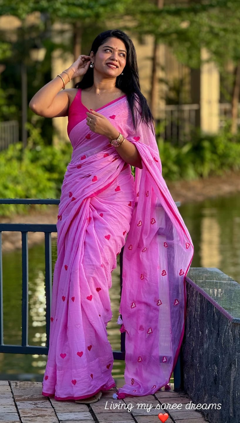 Customer photo review of Pink Love Mulmul Cotton Saree
