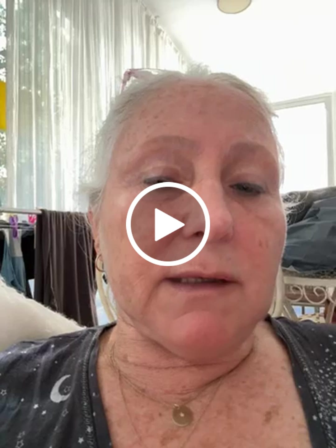 Customer video review of עגיל חישוק ויטני