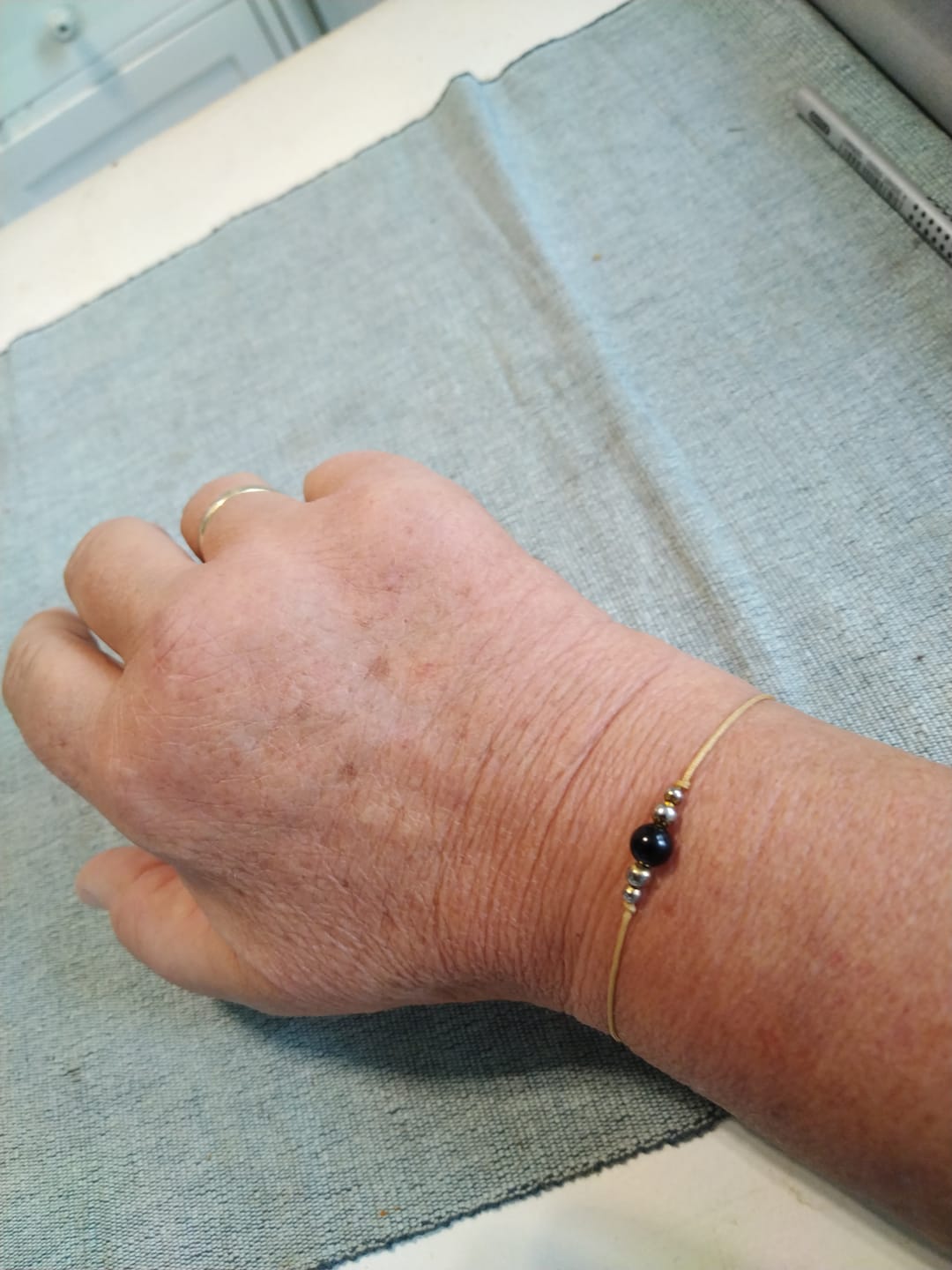 Customer photo review of Obsidian Armband - Naturband