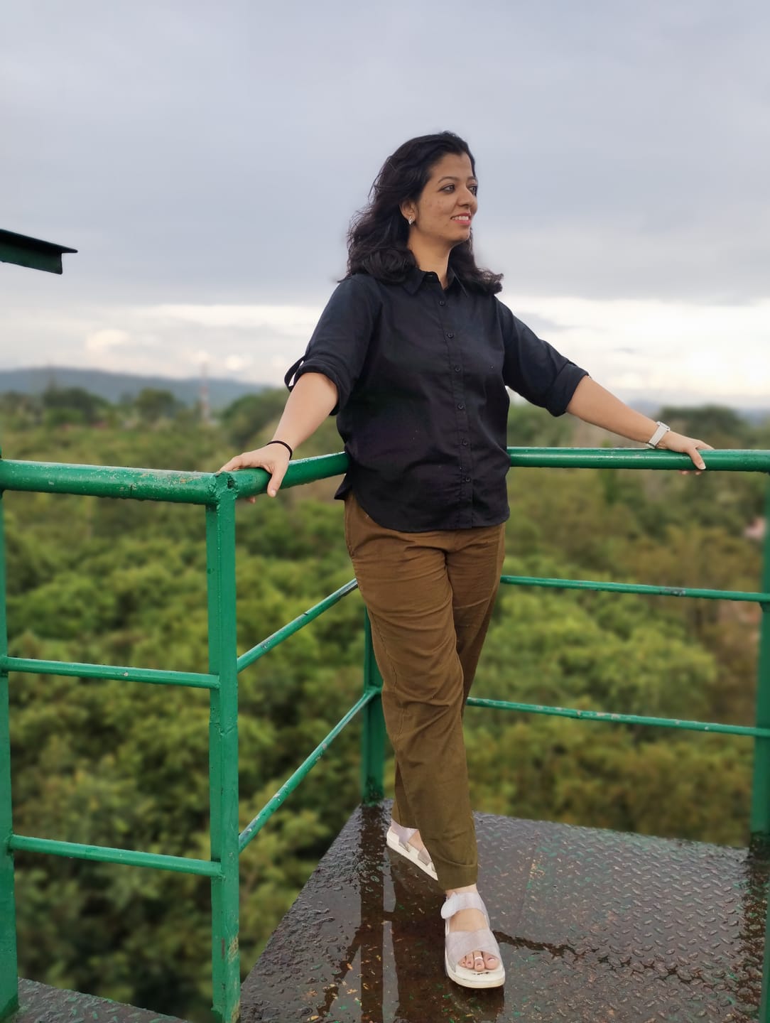 Customer photo review of Women Olive Green Airy Linen Straight Pant