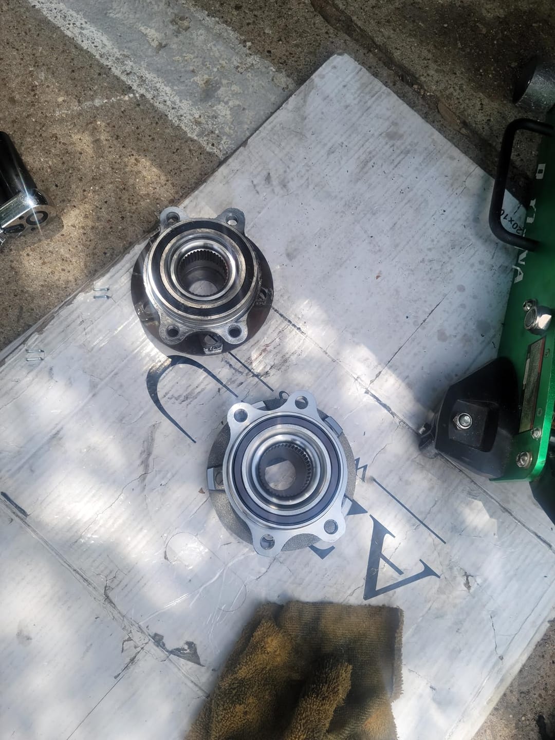 Customer photo review of 2Pcs Wheel Hub Bearing Assembly for Audi 09-15 A4 A5 A6, Q5, S4 S5 S6 S7 S8, RS5 RS7