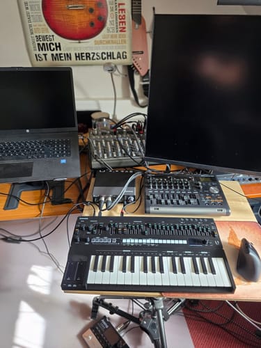 Customer photo review of Donner Essential L1 Synthesizer