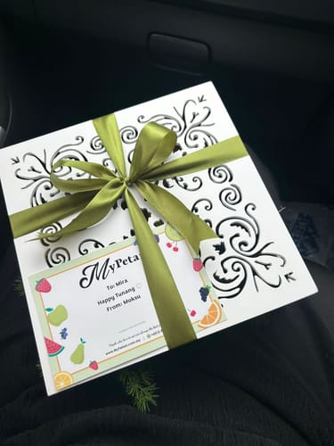 Customer photo review of Batu Caves Festive Fruit Box